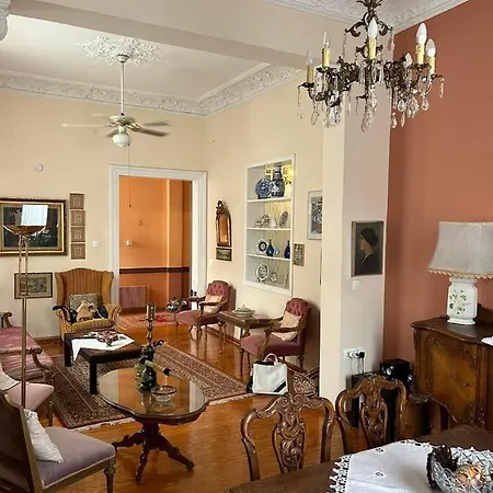 Acropolis Traditional House *