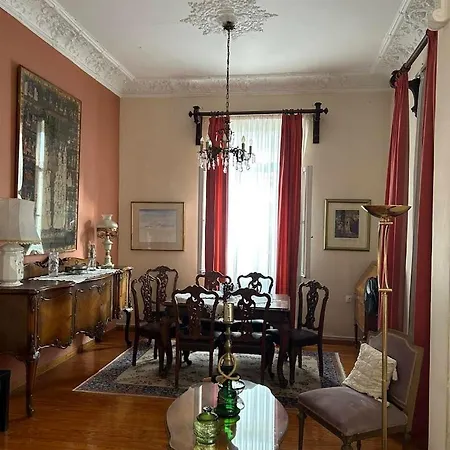 Acropolis Traditional House *